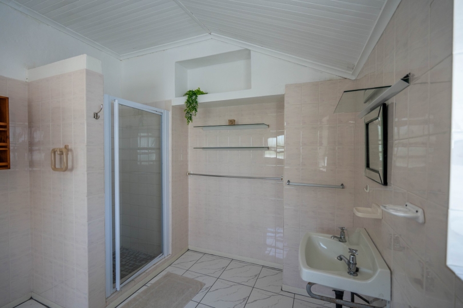 5 Bedroom Property for Sale in East Bank Eastern Cape